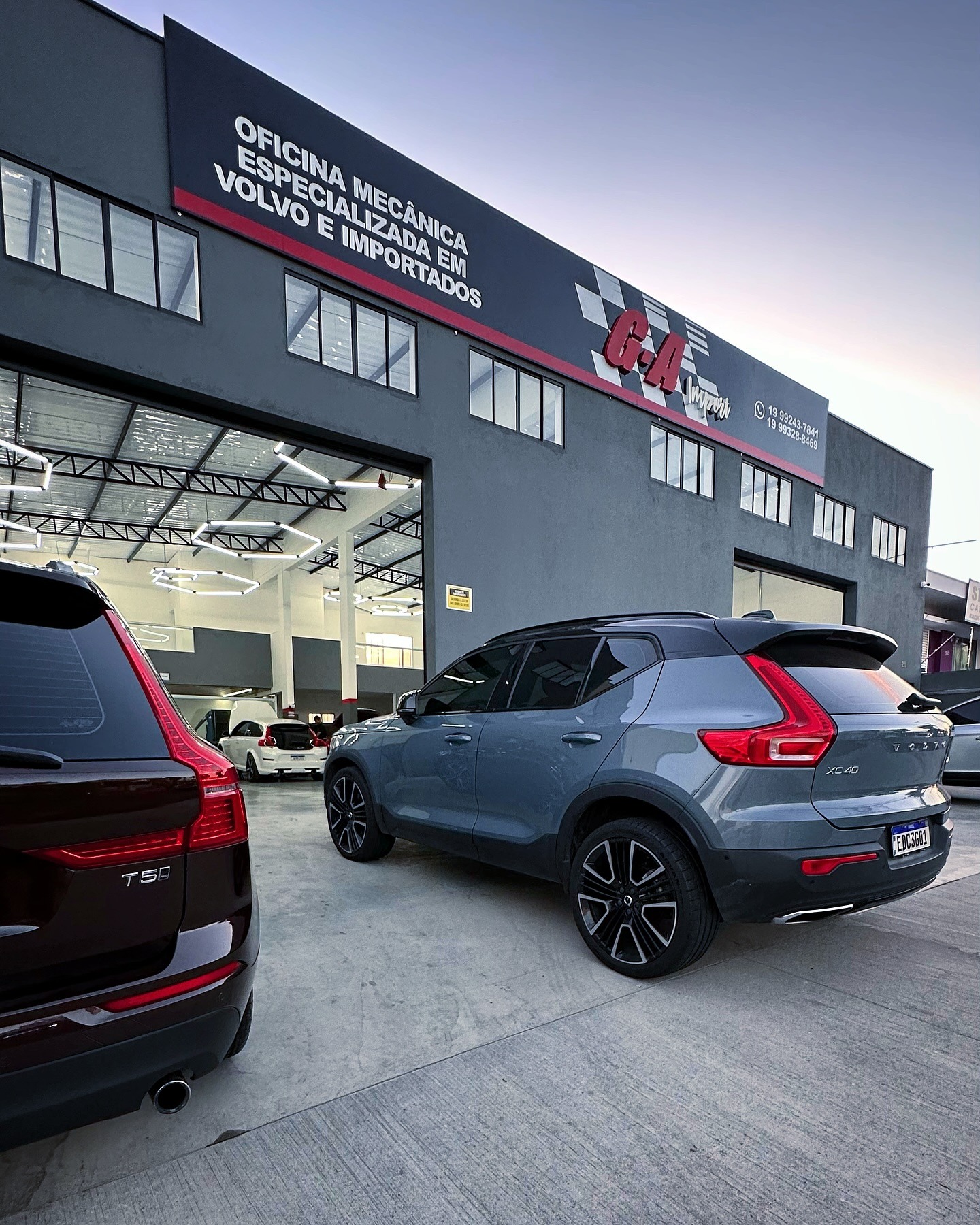 Fachada da oficina G.A Import com Volvos